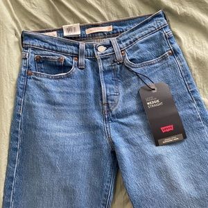 NWT Levi’s Wedgie Straight 25”
